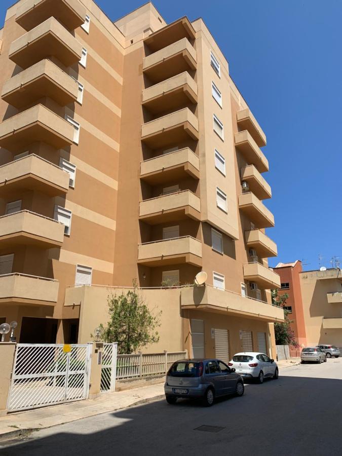 La Casa Di Angelica Apartment Trapani Bagian luar foto